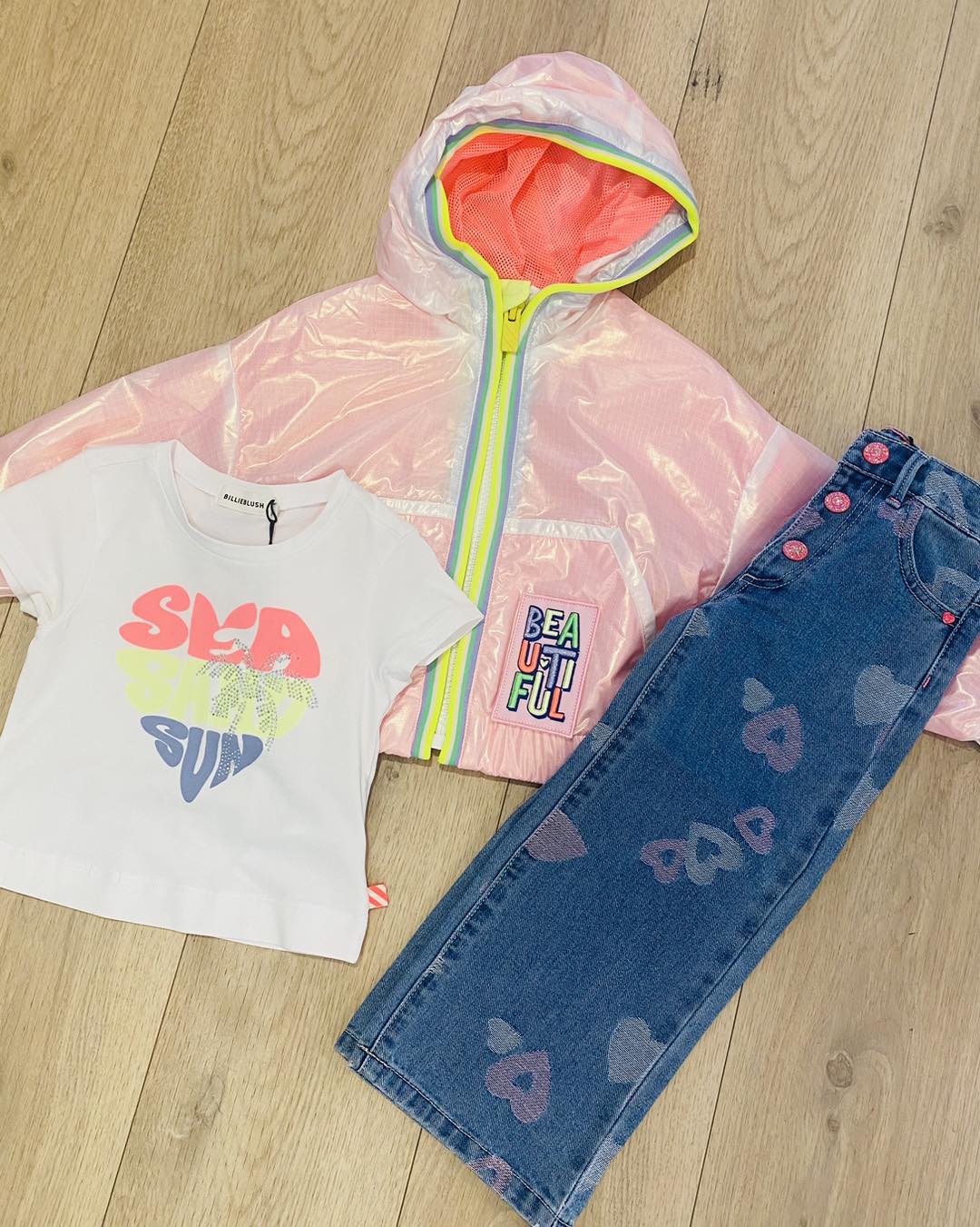 Ensemble fille — Veste rose, t-shirt et jean imprimé cœurs